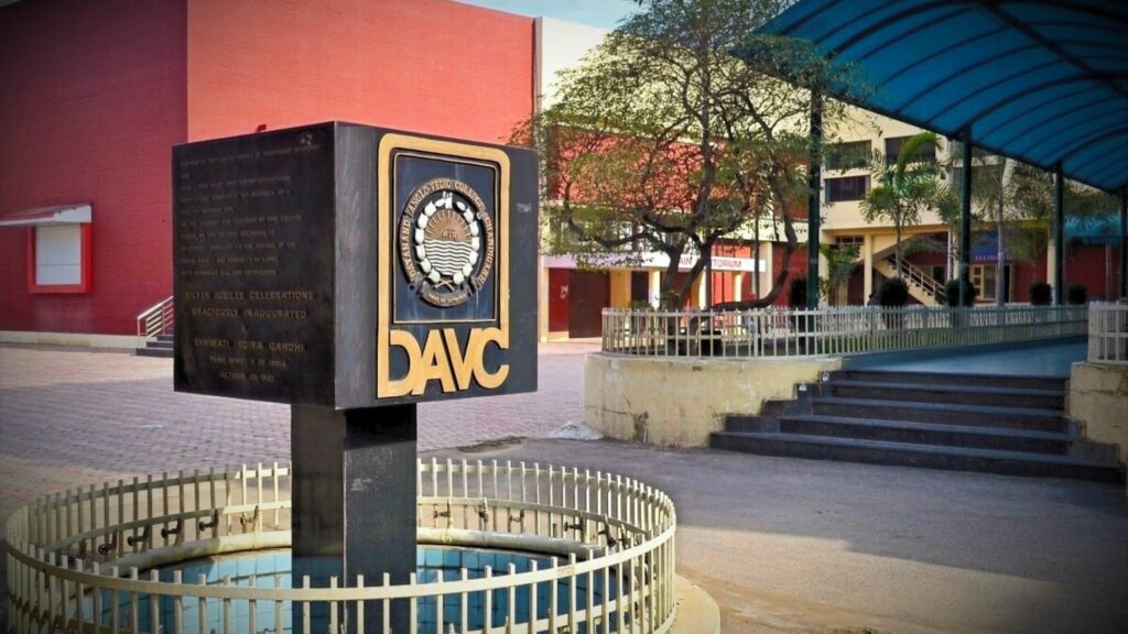 DAVCHD - DAV College Chandigarh is among the top bba colleges in Chandigarh.