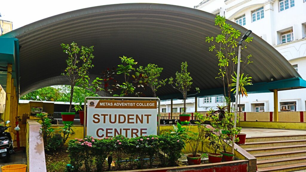 Metas Advent College, Surat