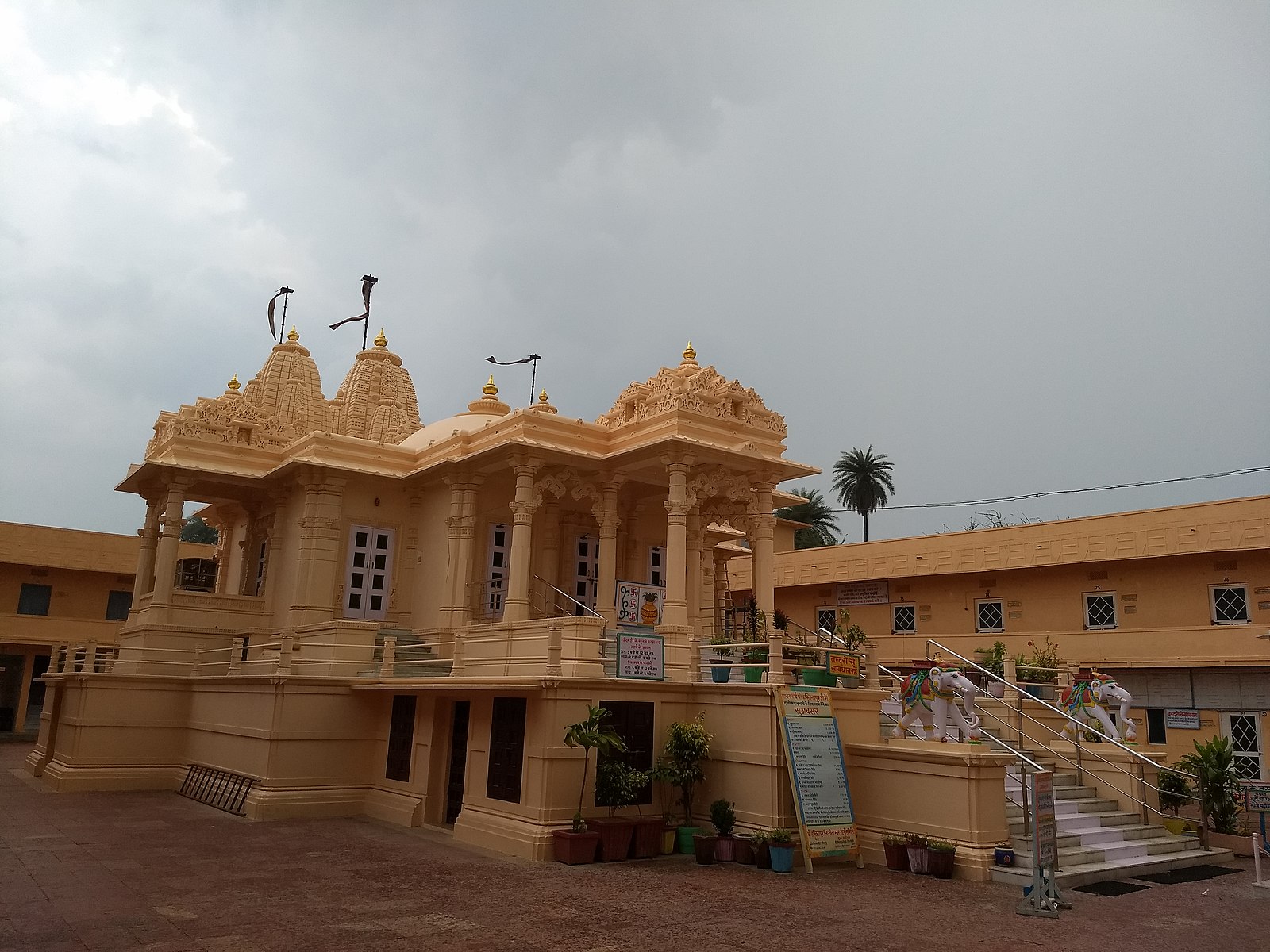 Shri Shantinatha Shwetambar Temple at Hastinapur Jain Temple