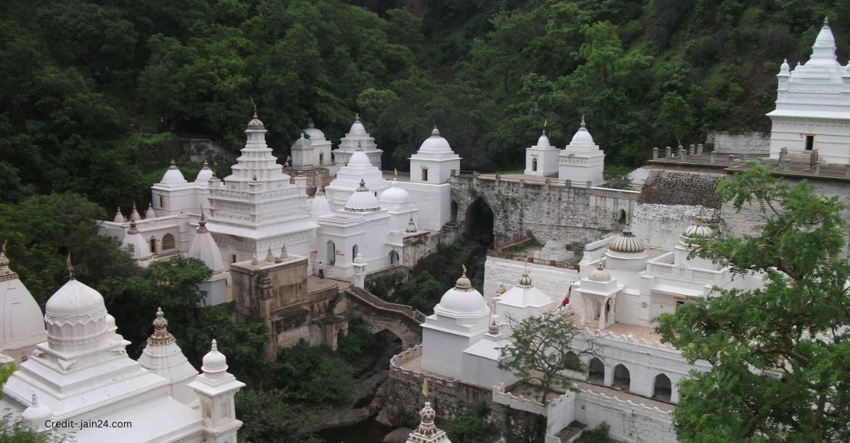 Places to stay near the Muktagiri Jain temple
